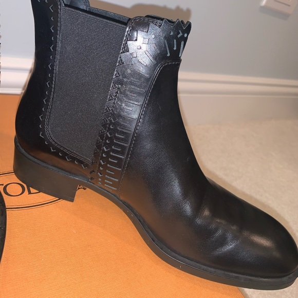 Tod’s black boots - Picture 3 of 8